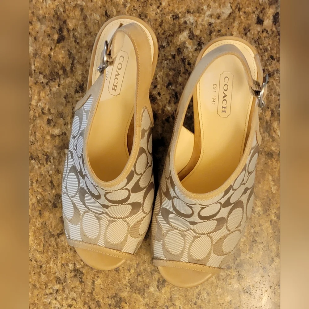 Coach Janet Signature Tan Light Khaki Sand Wedge Sandals A8186 Size 7.5 Women's - Picture 4 of 8